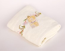 Белый комплект полотенец Золотая роза - 1
